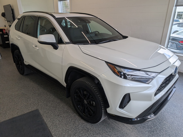 2022 Toyota RAV4 Hybrid SE AWD,