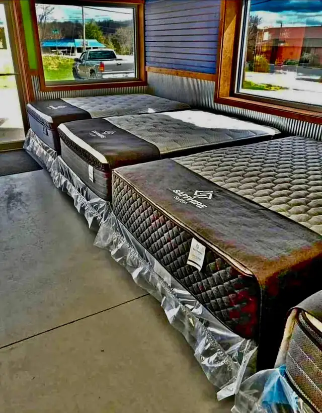 Queen Mattress | Twin Mattress : Full Mattress / King Mattress - Photo 9