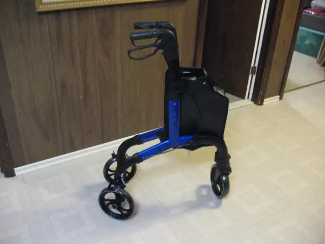 Premium 3 Wheel Rolator/Walker, BRAND NEW - Photo 8
