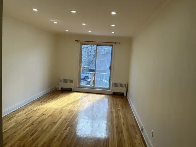 SPACIOUS 5.5  RENOV. A PIED MIN. DU L'UdeM, METRO.....