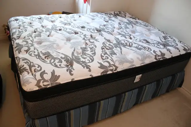 Queen, Double, and Twin Mattresses – Excellent Condition - Photo 3