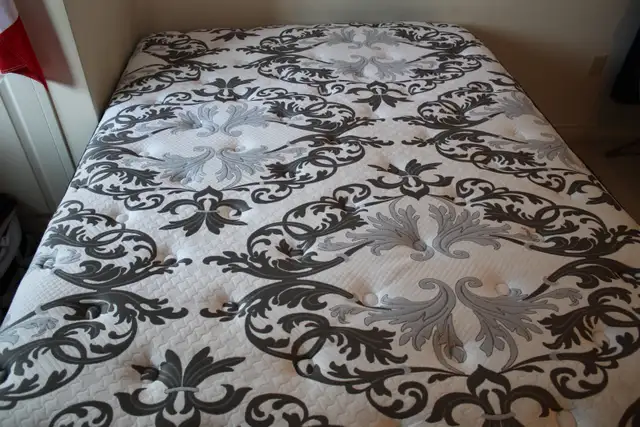 Queen, Double, and Twin Mattresses – Excellent Condition - Photo 4