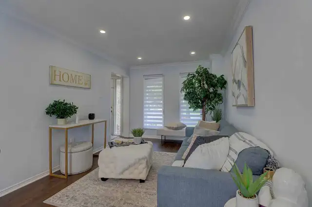 Detached House For Sale - Photo 3