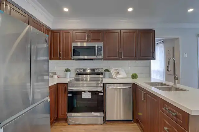 Detached House For Sale - Photo 10