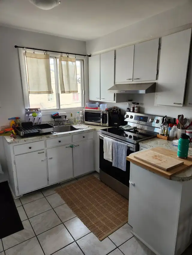 Mirabel  4 1/2 à louer   2 e étage  950.00 par mois