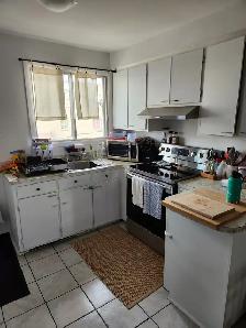 Mirabel  4 1/2 à louer   2 e étage  950.00 par mois