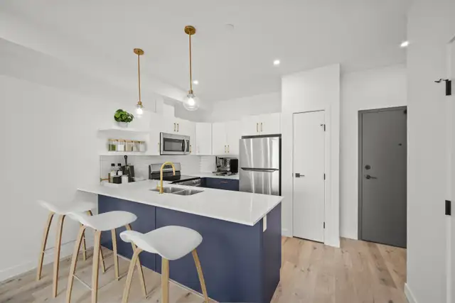 Luxury 2 Bedroom Apartment! Located In The Garden City Area! - Photo 2