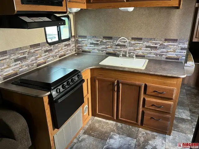 2015 STARCRAFT LAUNCH ULTRA LITE 26BHS Travel Trailer - Photo 11