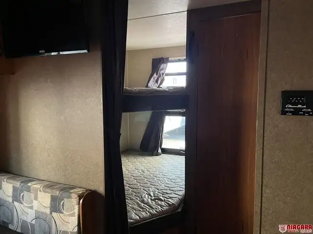 2015 STARCRAFT LAUNCH ULTRA LITE 26BHS Travel Trailer - Photo 21