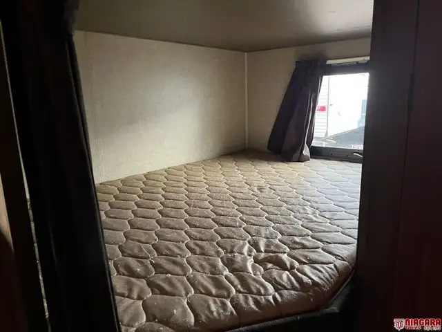 2015 STARCRAFT LAUNCH ULTRA LITE 26BHS Travel Trailer - Photo 23