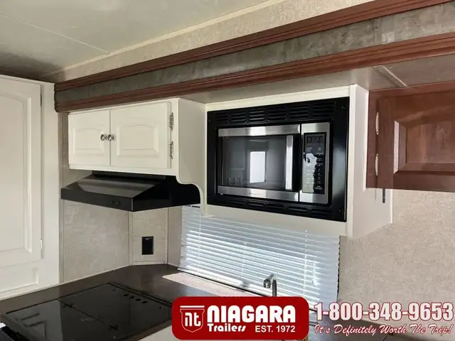 2016 FOREST RIVER ROCKWOOD MINI LITE 2502S Travel Trailer - Photo 9