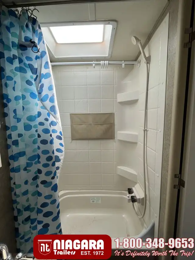 2016 FOREST RIVER ROCKWOOD MINI LITE 2502S Travel Trailer - Photo 20