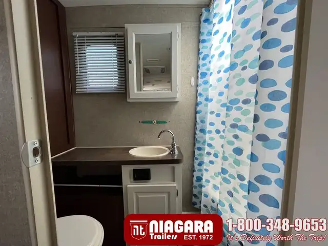 2016 FOREST RIVER ROCKWOOD MINI LITE 2502S Travel Trailer - Photo 21