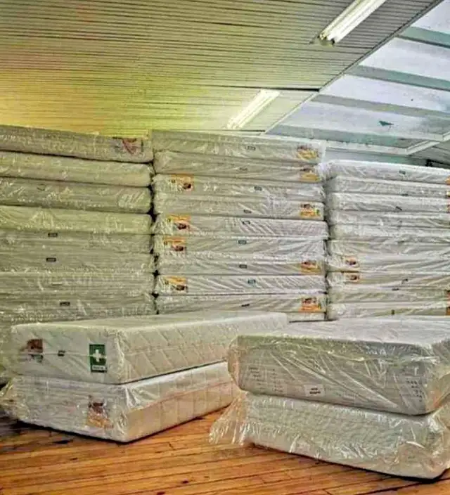 Queen Mattress Perfect Fit Modern Bedroom Setup - Photo 3