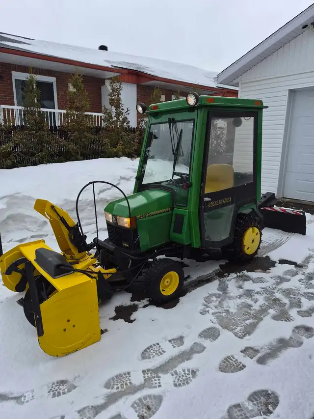 John deere425 hydrostatic 20hp liquide,power stering,chauffage,