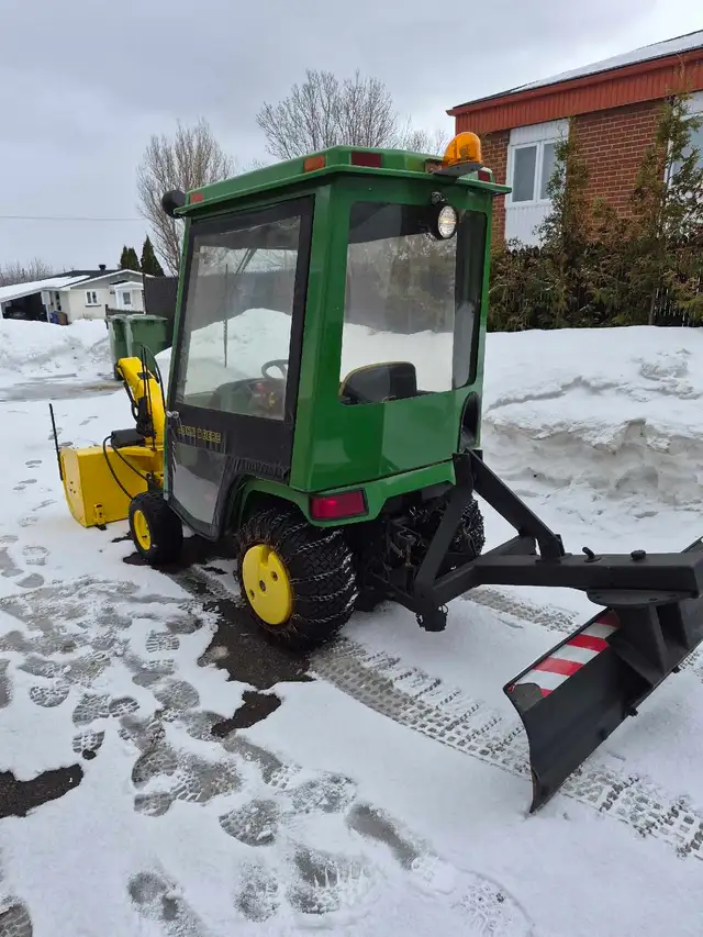John deere425 hydrostatic 20hp liquide,power stering,chauffage, - Photo 3