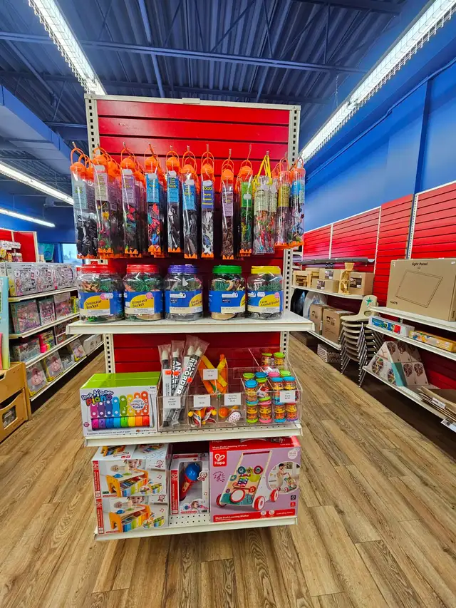 Store Gondolas and Shelving - Photo 3