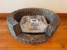 PANIER EN OSIER POUR CHIEN/ CHAT EN EXCELLENTE CONDITION