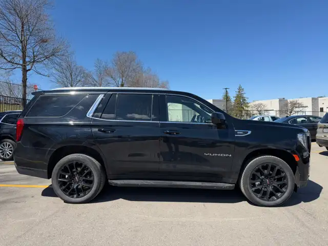 2023 GMC Yukon 4WD 4dr SLE - Photo 3
