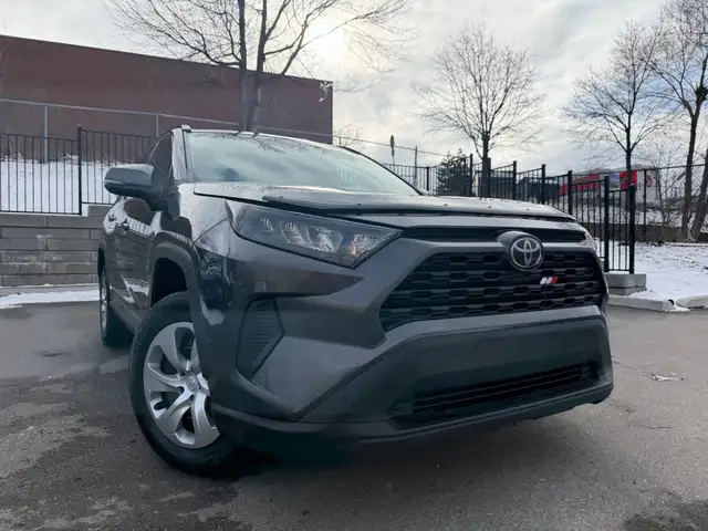 2019 Toyota RAV4 FWD LE clean Carfax