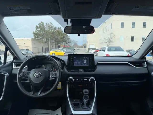 2019 Toyota RAV4 FWD LE clean Carfax - Photo 7