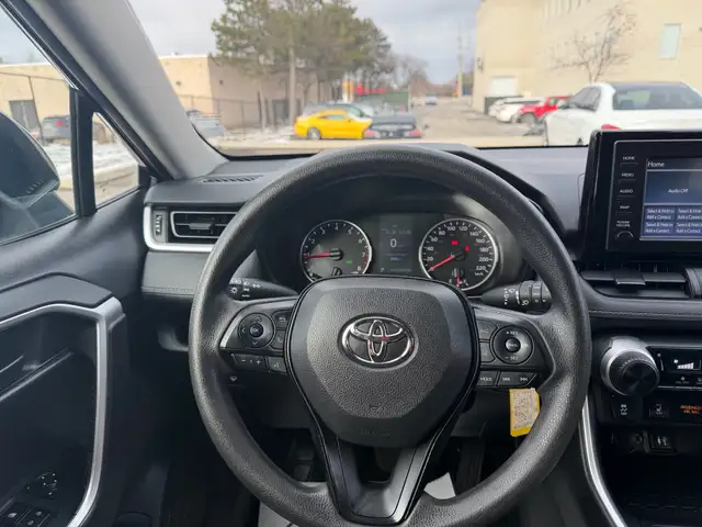 2019 Toyota RAV4 FWD LE clean Carfax - Photo 8