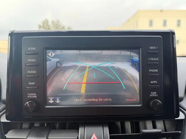 2019 Toyota RAV4 FWD LE clean Carfax - Photo 12