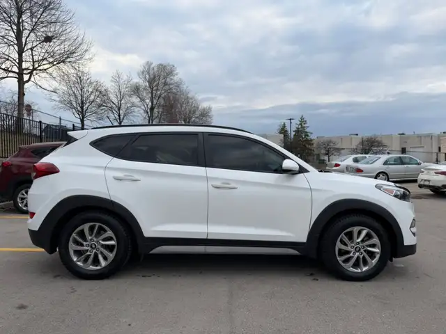 2017 Hyundai Tucson FWD 4dr 2.0L SE - Photo 3