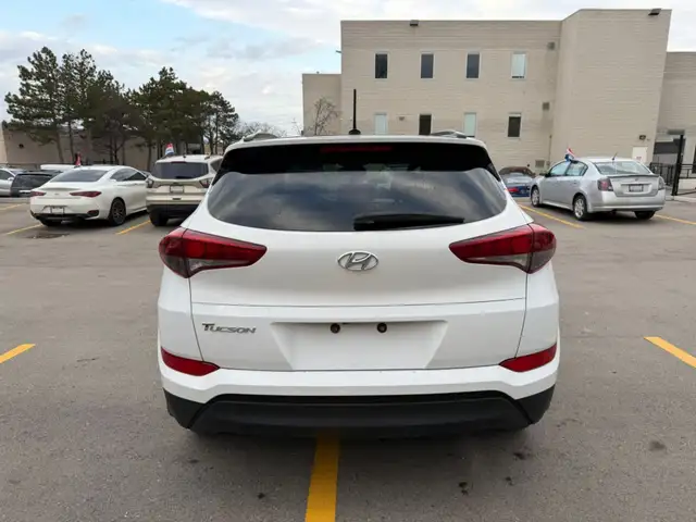 2017 Hyundai Tucson FWD 4dr 2.0L SE - Photo 4