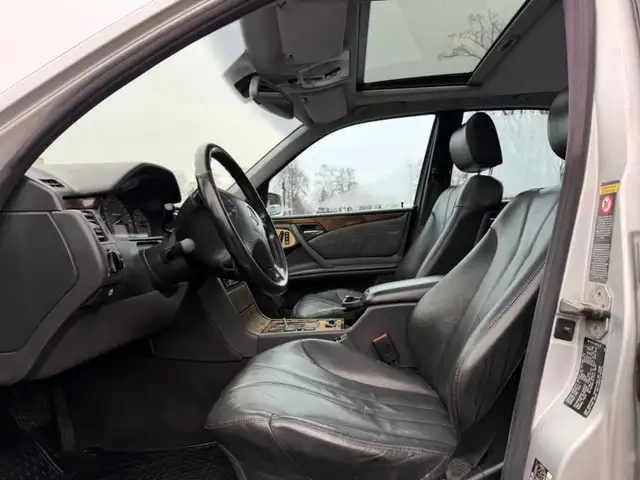 2001 Mercedes-Benz E-Class 4dr Sdn 5.5L - Photo 9