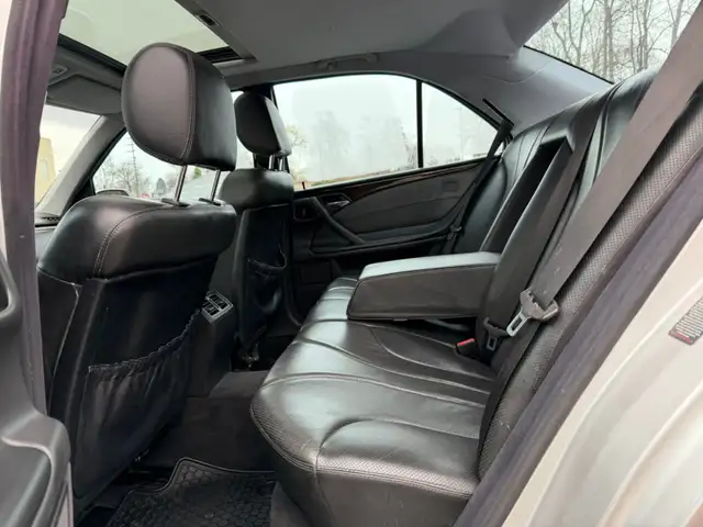 2001 Mercedes-Benz E-Class 4dr Sdn 5.5L - Photo 11