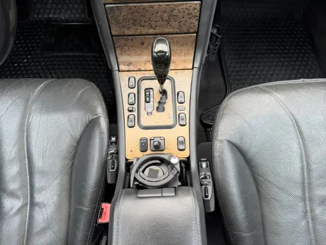 2001 Mercedes-Benz E-Class 4dr Sdn 5.5L - Photo 17