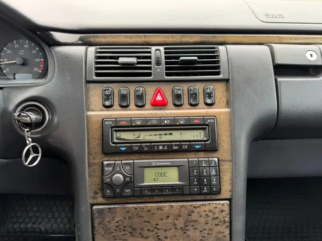 2001 Mercedes-Benz E-Class 4dr Sdn 5.5L - Photo 18
