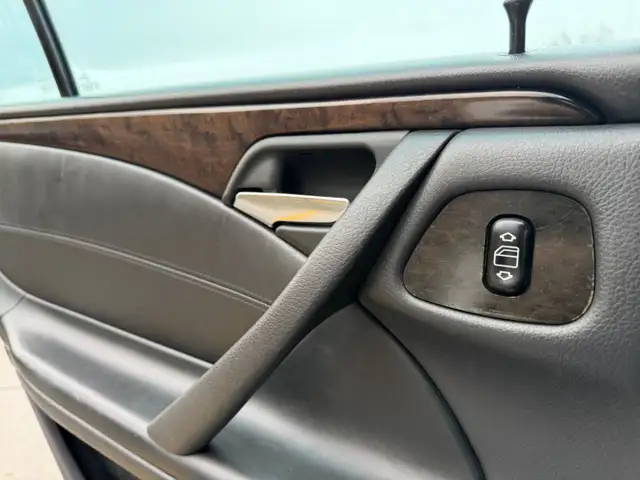 2001 Mercedes-Benz E-Class 4dr Sdn 5.5L - Photo 19