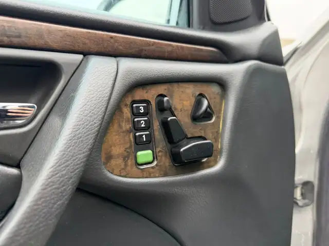 2001 Mercedes-Benz E-Class 4dr Sdn 5.5L - Photo 20