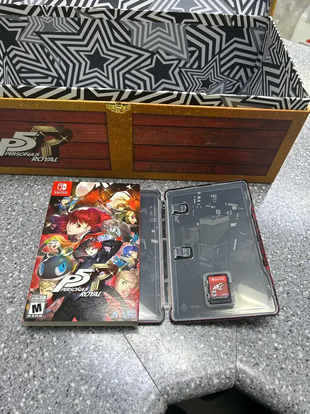 Nintendo Persona 5 Royal Special Edition Game and Box Set - Photo 5