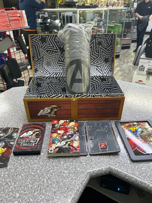 Nintendo Persona 5 Royal Special Edition Game and Box Set - Photo 6