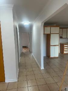 Très grand 4.5 style condo à louer