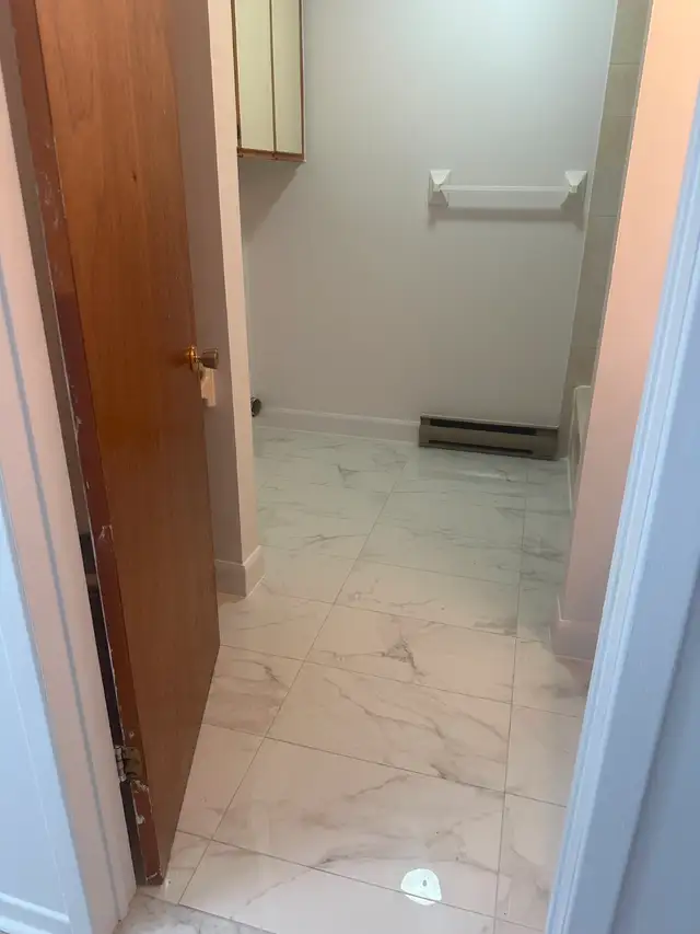 Très grand 4.5 style condo à louer - Photo 8