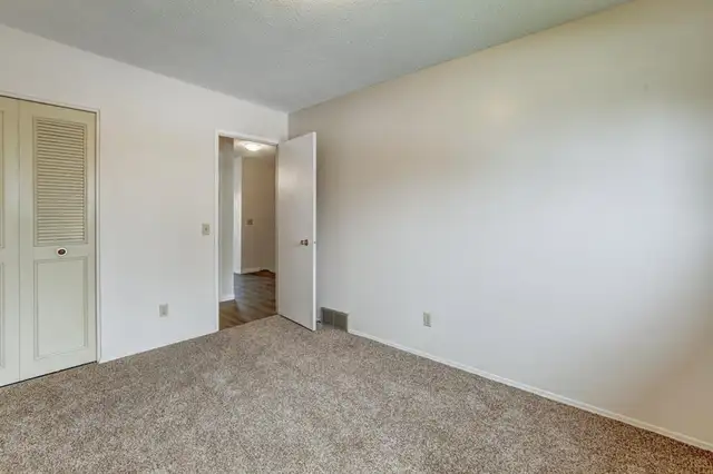 Main Floor Legal 2 Bedroom 1 Bath Suite for Rent - Photo 4