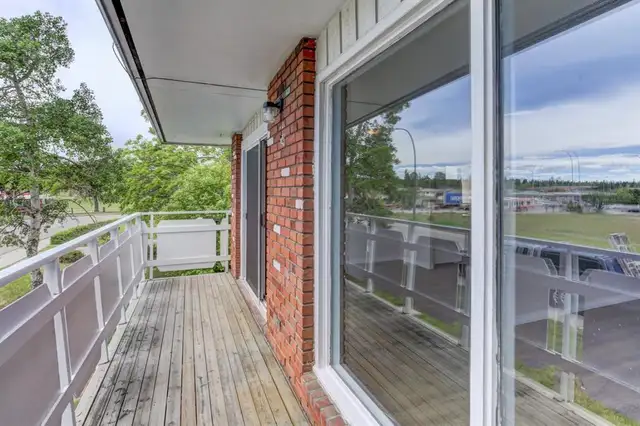 Main Floor Legal 2 Bedroom 1 Bath Suite for Rent - Photo 8