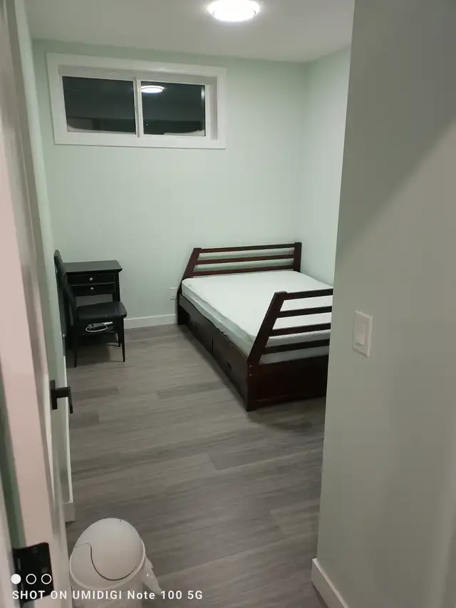 Room for Rent in Private Basement NEW Renovation, new Homestead - Photo 3