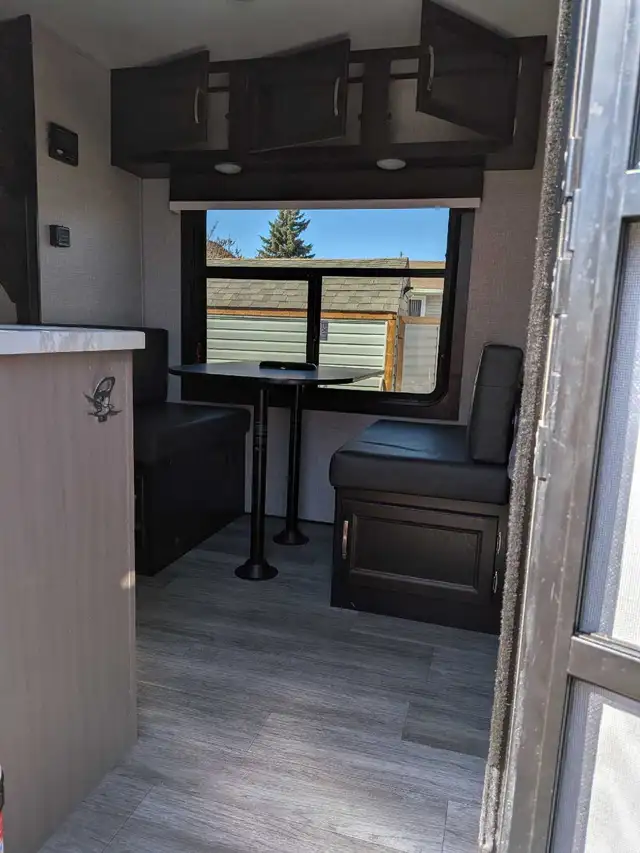 Selling my light weight. No slides micro Rv/2023 jayco - Photo 2