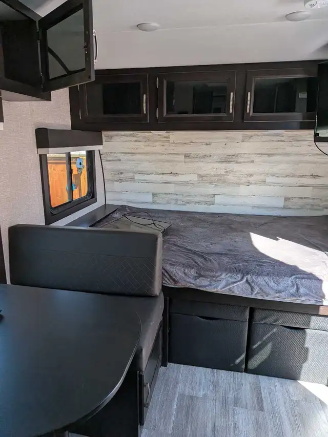 Selling my light weight. No slides micro Rv/2023 jayco - Photo 3