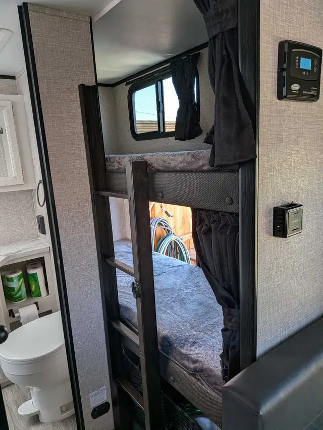 Selling my light weight. No slides micro Rv/2023 jayco - Photo 4