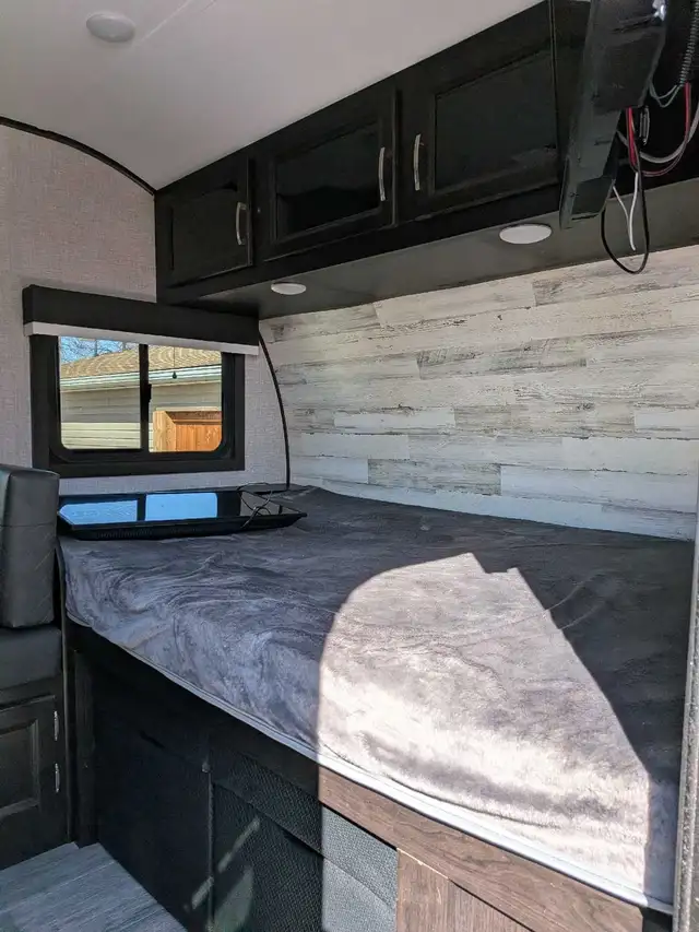 Selling my light weight. No slides micro Rv/2023 jayco - Photo 5