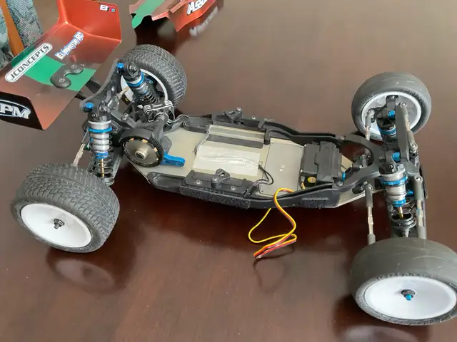 Associated RC10 B7D Roller - Photo 2