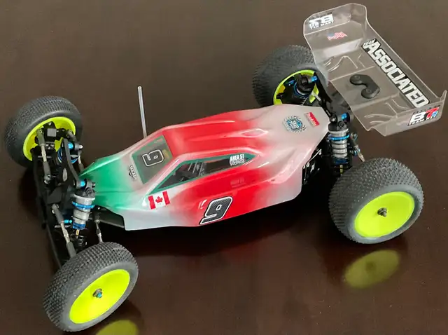 Associated RC10 B7D Roller - Photo 7