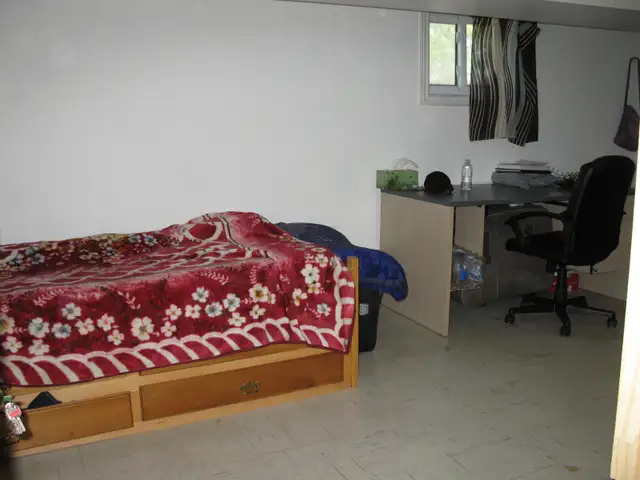 Close to U of Windsor Campus - Photo 3