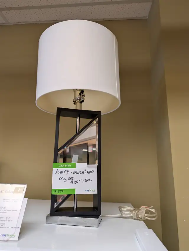ASHLEY FURNITURE LAMPS REDUCED TO CLEAR!! STARTING AT $30  TAX - Photo 4
